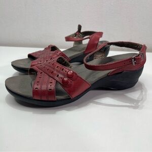 Hush Puppies Women 9EW Sandals Red Laser Cut Leather Strappy Boho Comfort Shoes